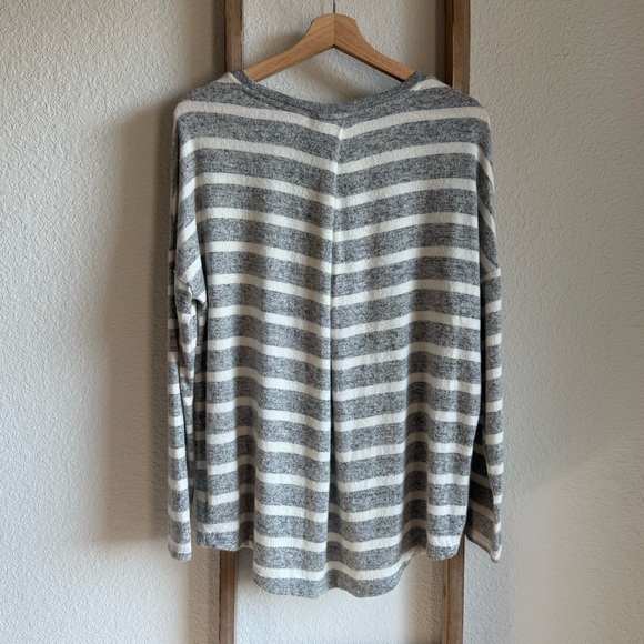 Merona Brushed Cotton Knit Grey & White Striped Top sz: Med - Picture 7 of 8